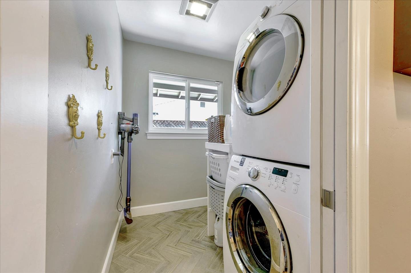 2215 Constitution Drive San Jose, CA 95124 - Photo 15 of 36 a utility room with dryer and washer