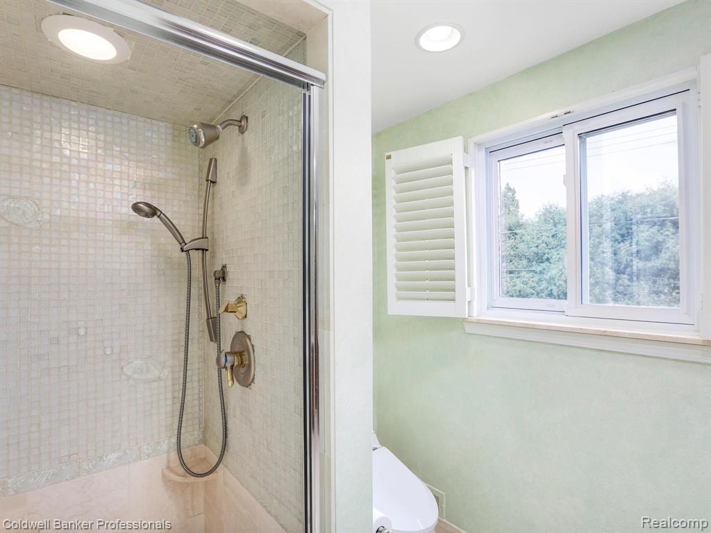 65 South Duval Road Grosse Pointe Shores, MI 48236 - Photo 21 of 40