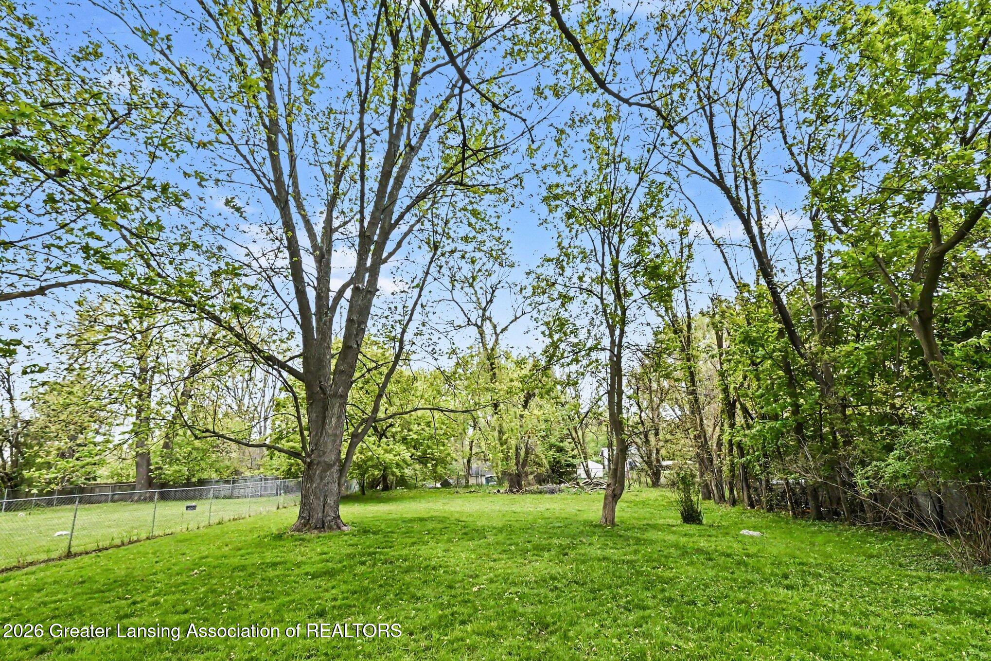 1422 Pierce Road Lansing, MI 48910 - Photo 27 of 36 027_file_6418