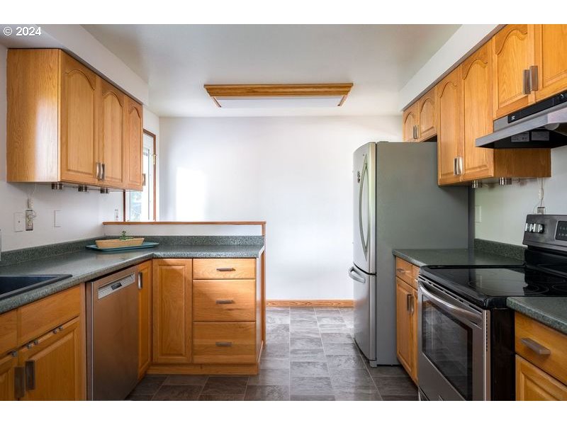 17821 Southeast Sunnyside Road Damascus, OR 97089 - Photo 10 of 42 Gallery Image 10