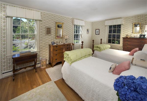 28 Foster Street Marblehead, MA 01945 - Photo 17 of 23