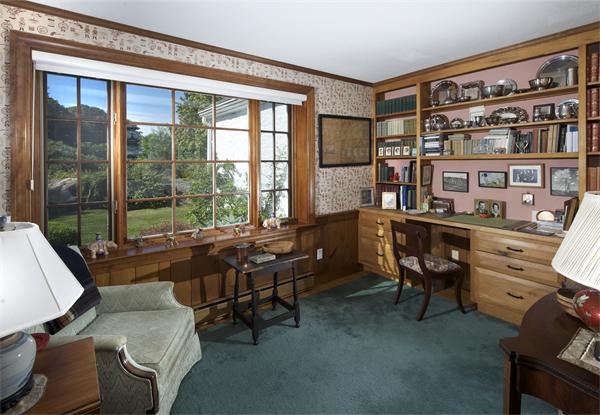 28 Foster Street Marblehead, MA 01945 - Photo 7 of 23