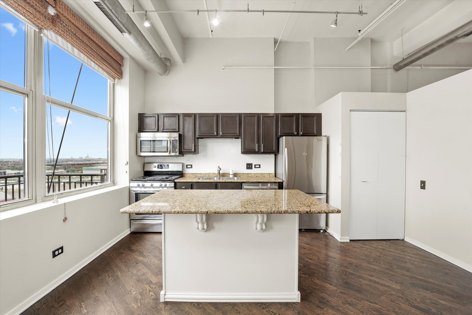 500 South Clinton Street, Unit 1011 Chicago, IL 60607 - Photo 18 of 31