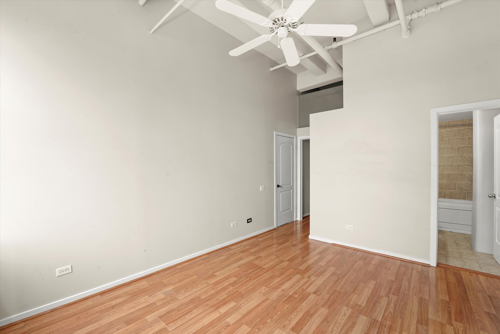 500 South Clinton Street, Unit 1011 Chicago, IL 60607 - Photo 23 of 31
