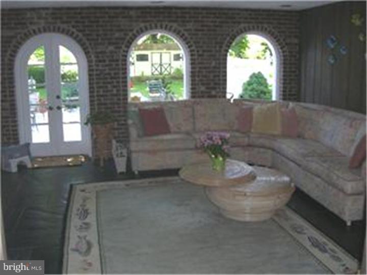 341 Thorpe Road Jenkintown, PA 19046 - Photo 3 of 17 Gallery Image 3