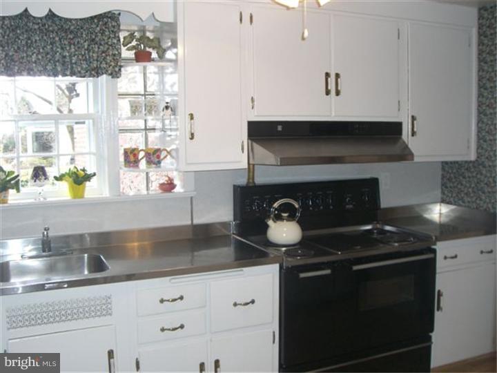 341 Thorpe Road Jenkintown, PA 19046 - Photo 5 of 17 Gallery Image 5