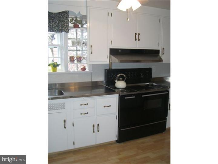 341 Thorpe Road Jenkintown, PA 19046 - Photo 7 of 17 Gallery Image 7