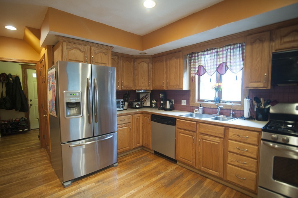 514 Maple Street Danvers, MA 01923 - Photo 5 of 29 Gallery Image 5