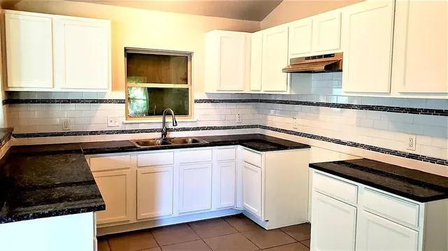 $250,000 | 2737 West Camp Wisdom Road, Dallas, TX 75237