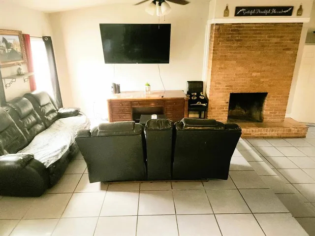 $250,000 | 2737 West Camp Wisdom Road, Dallas, TX 75237