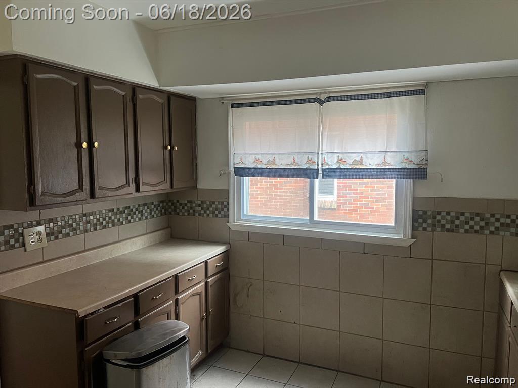 18693 Whitcomb Detroit, MI 48235 - Photo 10 of 21