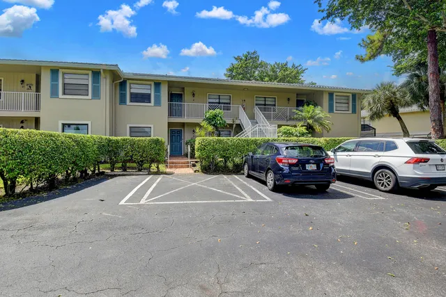 $5,500 | 18 Westgate Lane, Unit 18F, Boynton Beach, FL 33436