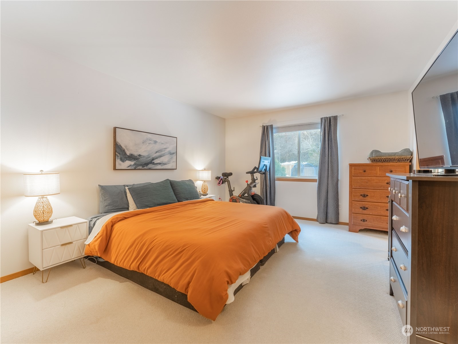 14918 Burkey Street Entiat, WA 98822 - Photo 20 of 39 a bedroom with a bed dresser and a lamp
