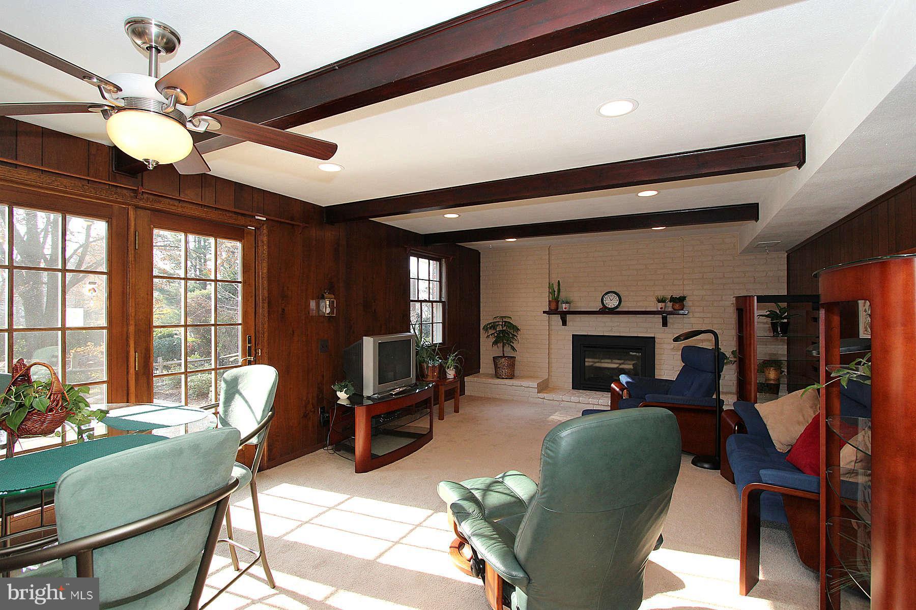 9800 Canal Road Gaithersburg, MD 20886 - Photo 12 of 30 Family Room