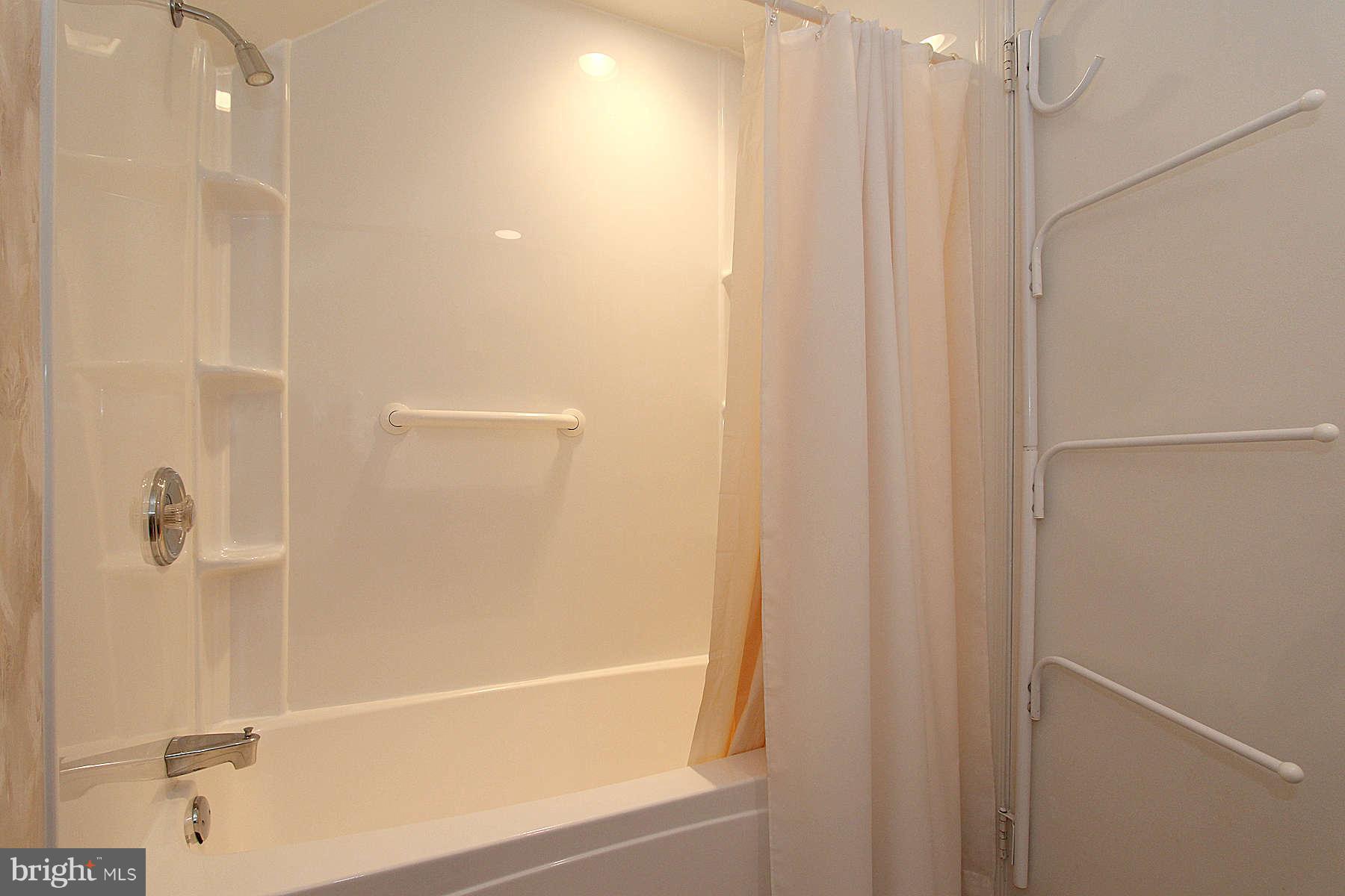 9800 Canal Road Gaithersburg, MD 20886 - Photo 22 of 30 Bath (Master)