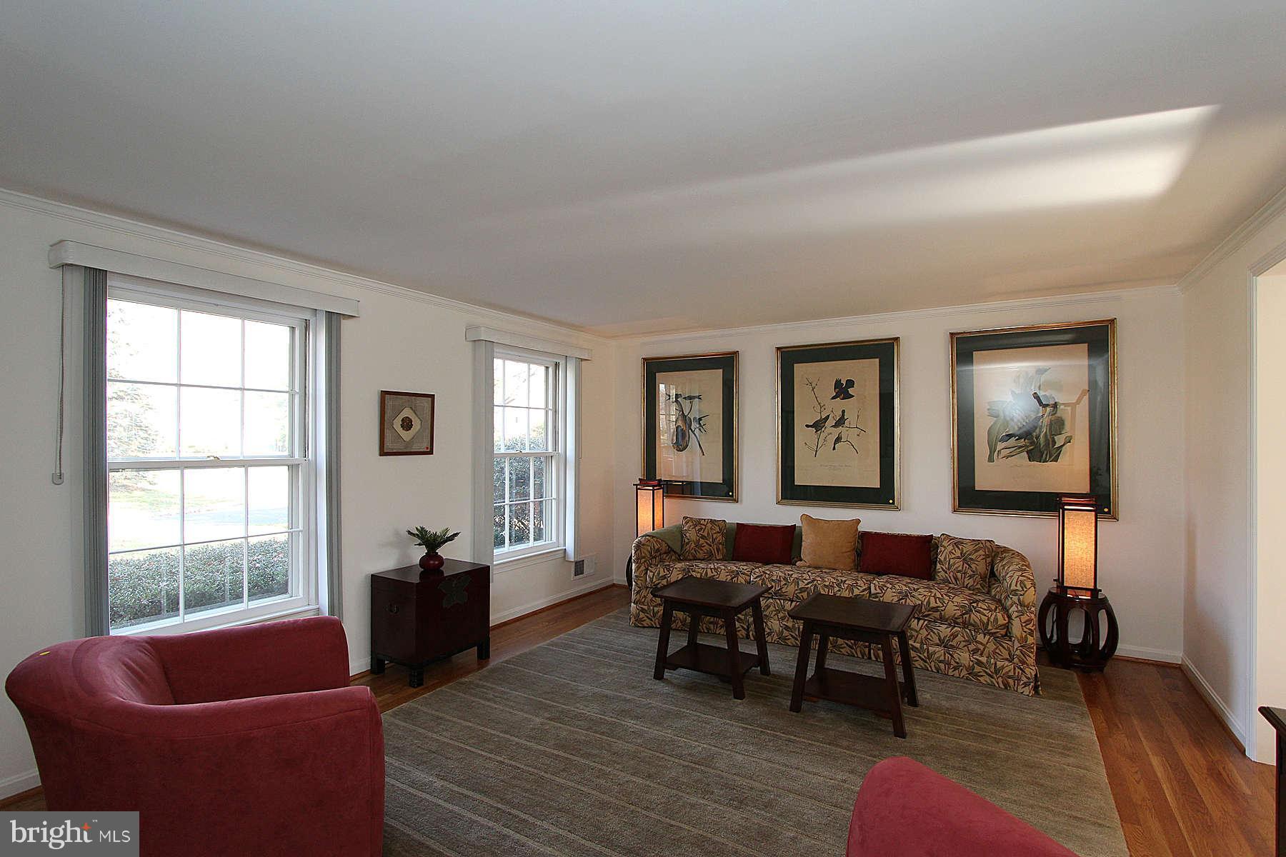 9800 Canal Road Gaithersburg, MD 20886 - Photo 5 of 30 Living Room