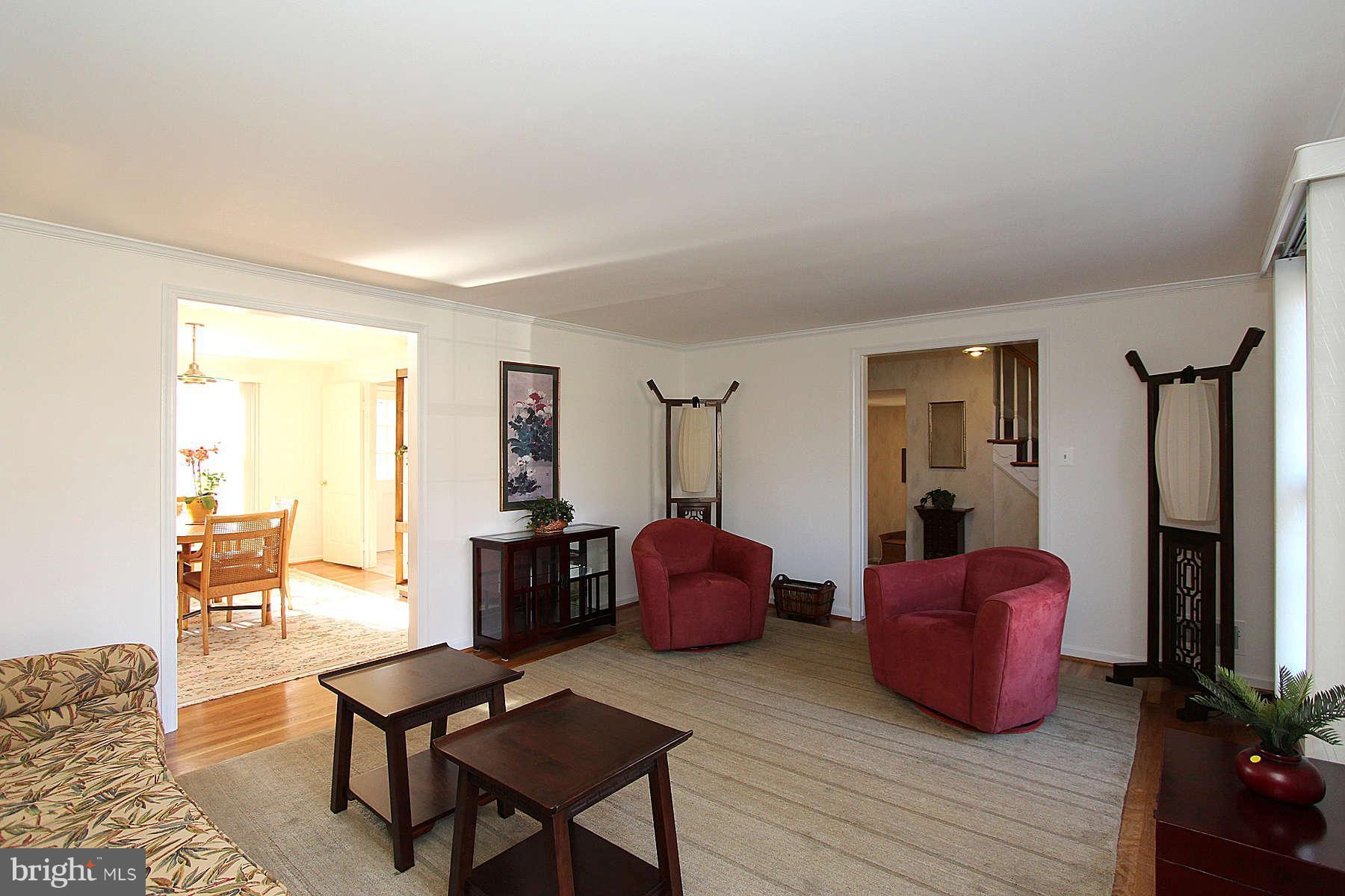 9800 Canal Road Gaithersburg, MD 20886 - Photo 6 of 30 Living Room