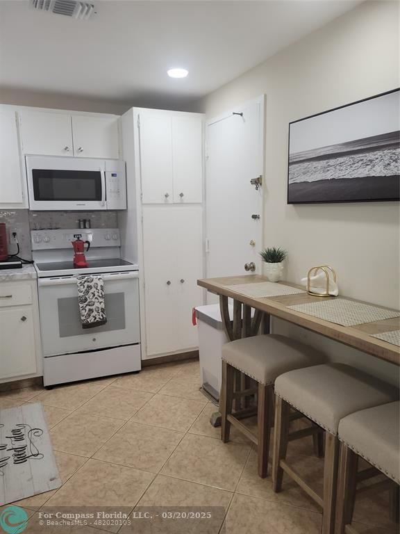 1980 South Ocean Drive, Unit 9B Hallandale Beach, FL 33009 - Photo 5 of 23