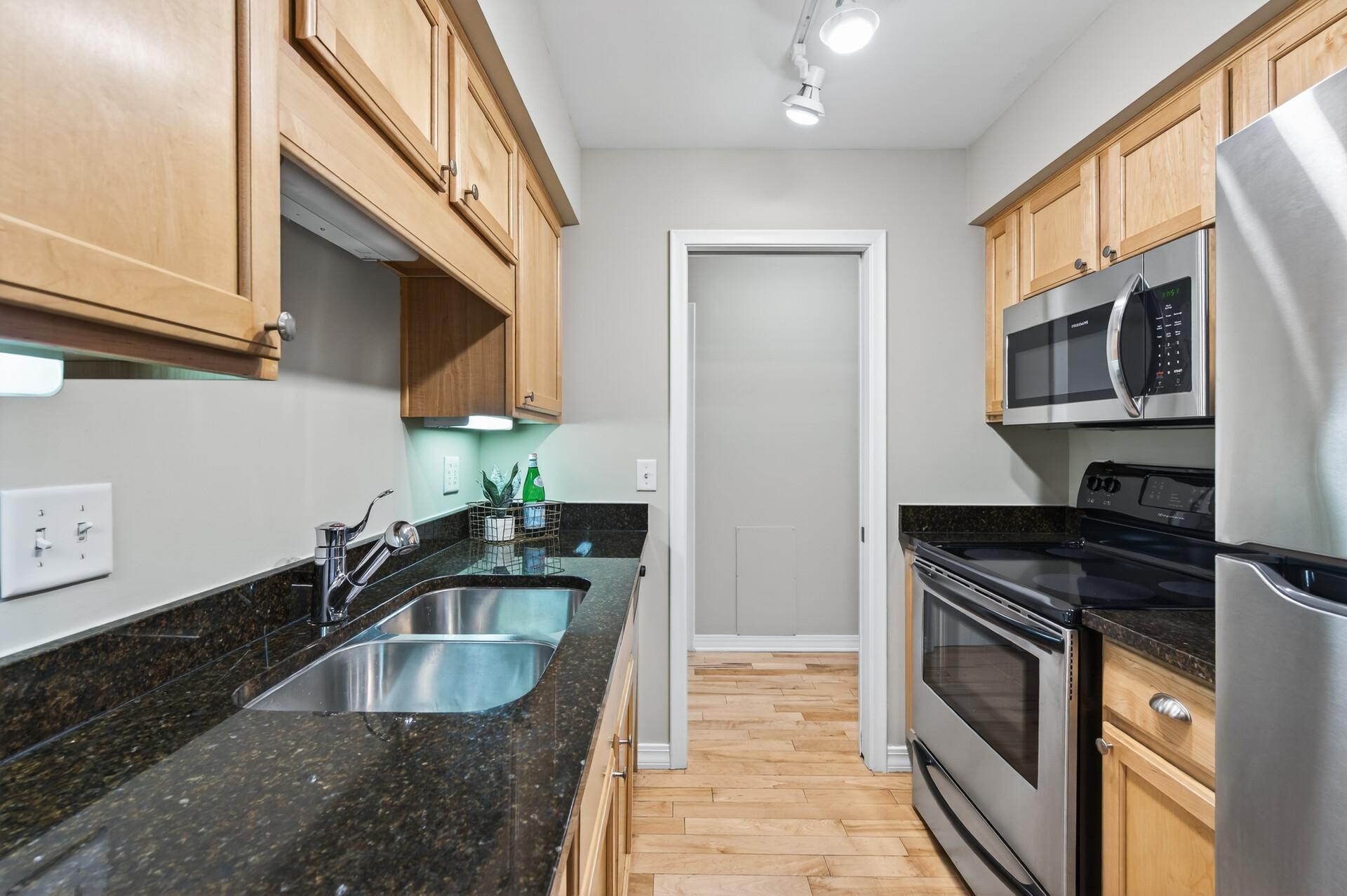 2727 West 43rd Street, Unit 201 Minneapolis, MN 55410 - Photo 5 of 15