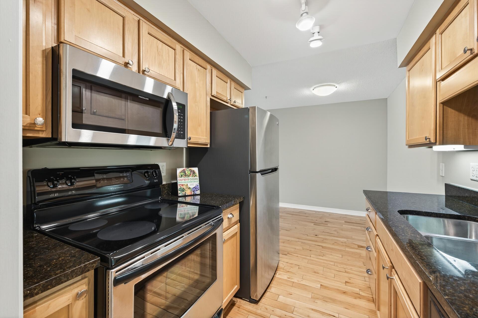 2727 West 43rd Street, Unit 201 Minneapolis, MN 55410 - Photo 7 of 15