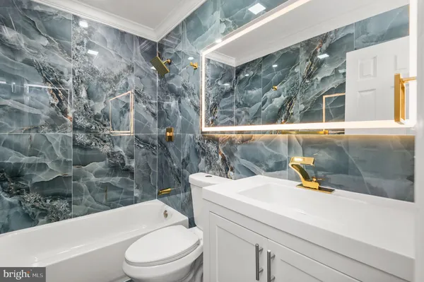 a view of empty room with window