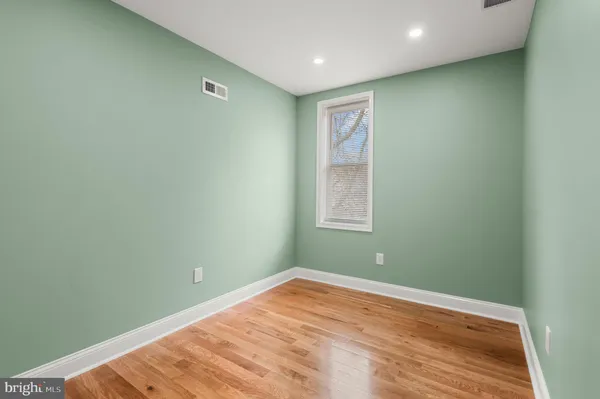 a view of empty room with window
