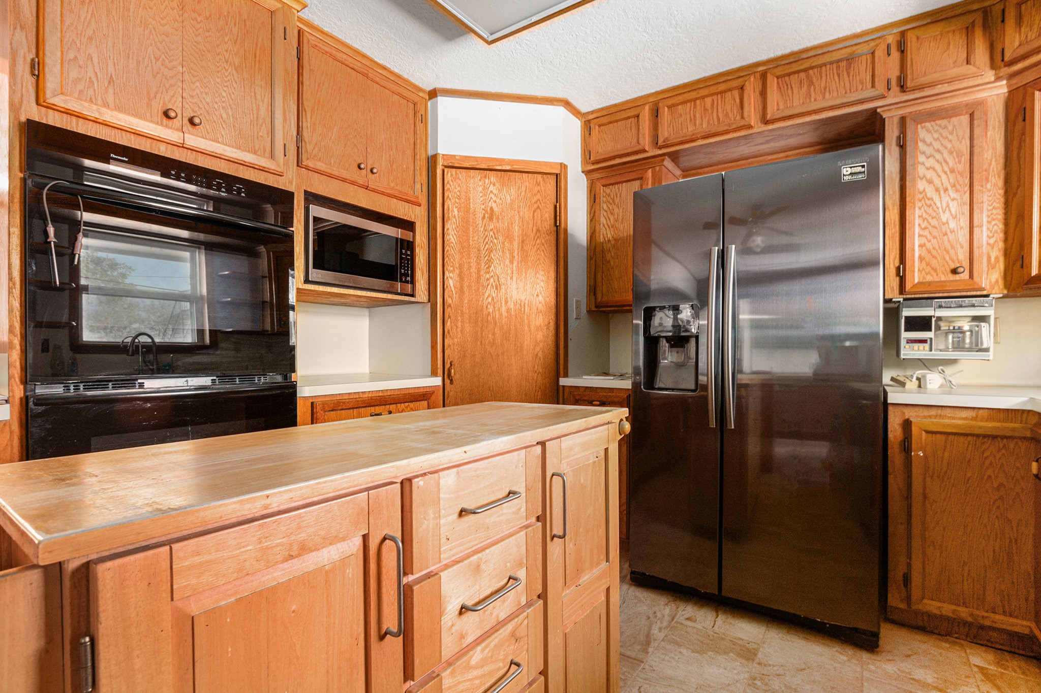 4709 Frontier Drive Houston, TX 77041 - Photo 13 of 20 a kitchen with stainless steel appliances a refrigerator and a stove
