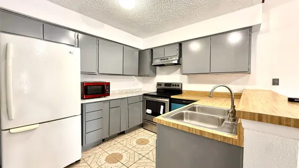 $123,999 | 11889 Bob White Drive, Unit 834, Houston, TX 77035