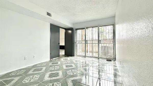 $123,999 | 11889 Bob White Drive, Unit 834, Houston, TX 77035