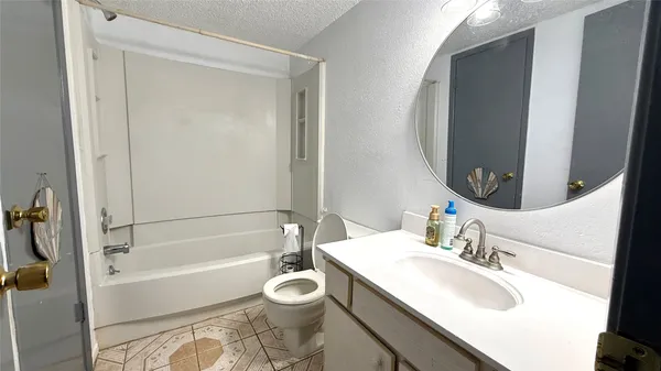$123,999 | 11889 Bob White Drive, Unit 834, Houston, TX 77035