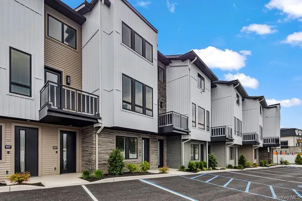 $599,000 | 17 Union Road, Unit 110, Spring Valley, NY 10977