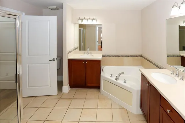 $320,000 | 285 Centennial Olympic Park Drive Northwest, Unit 1606, Atlanta, GA 30313