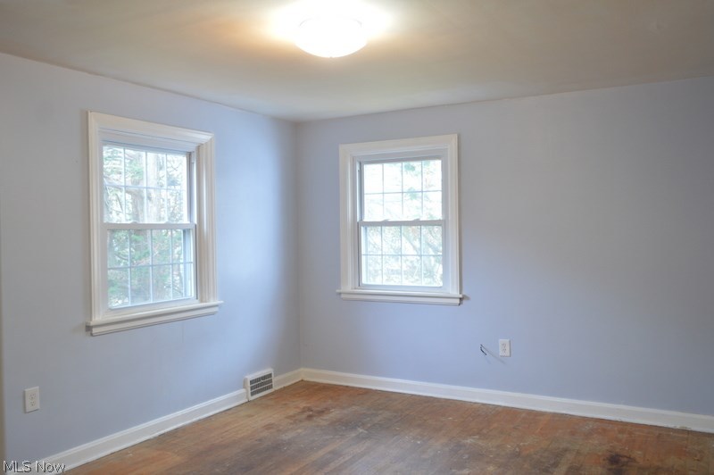 1084 Berwin Street Akron, OH 44310 - Photo 8 of 20 Master bedroom