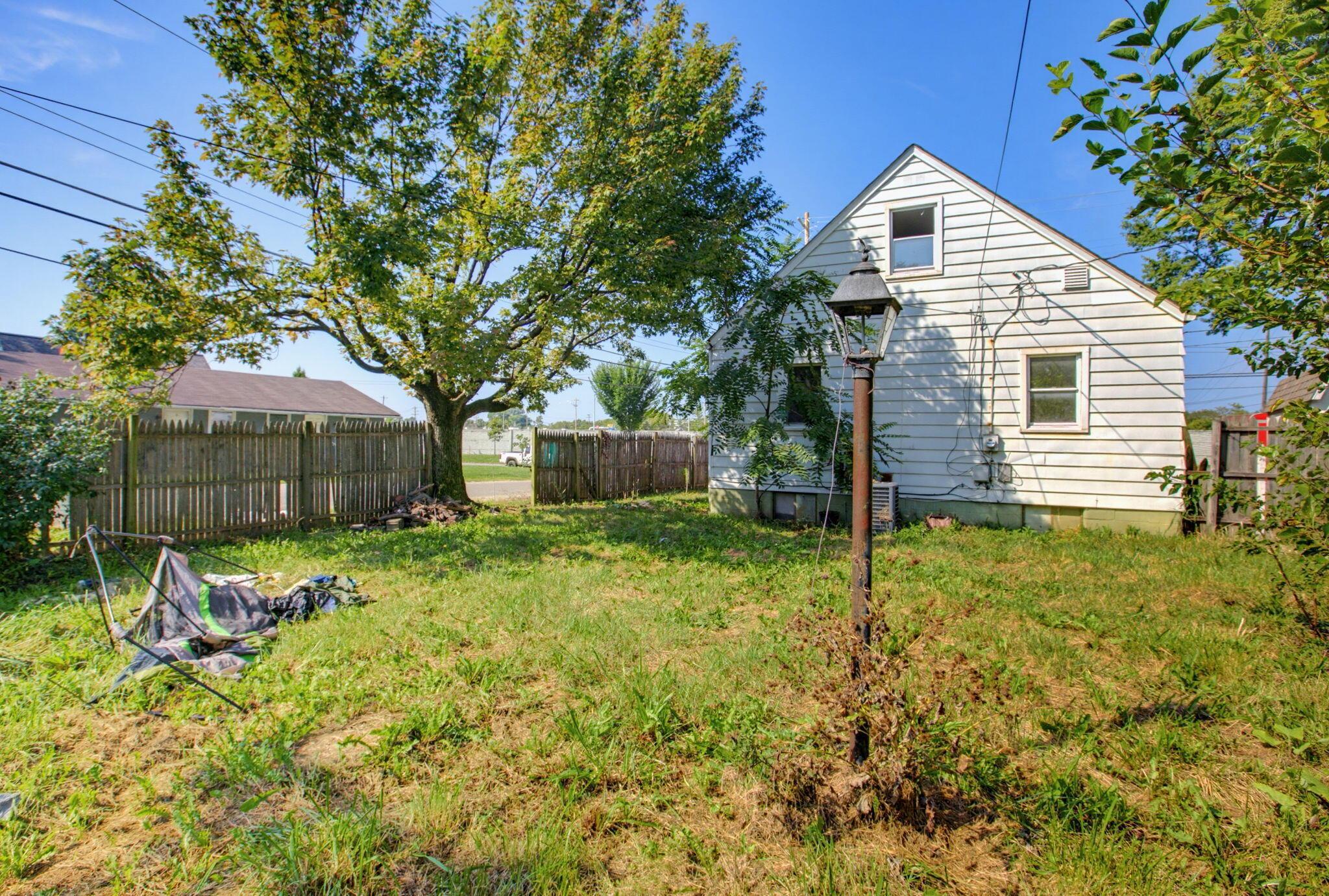 2576 Beulah Road Columbus, OH 43211 - Photo 6 of 36 7-web-or-mls-2576_Beulah_Rd_07