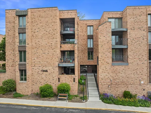 $224,900 | 1906 East Shorewood Boulevard, Unit 259, Shorewood, WI 53211