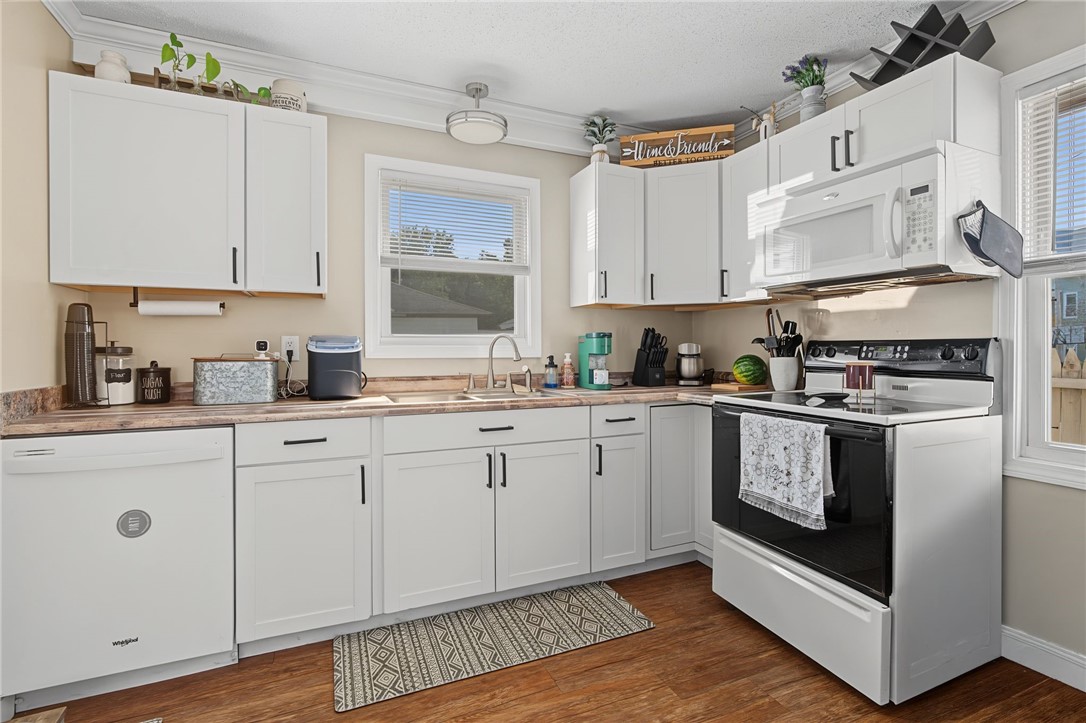 348 Park Place Woonsocket, RI 02895 - Photo 10 of 39 Gallery Image 10