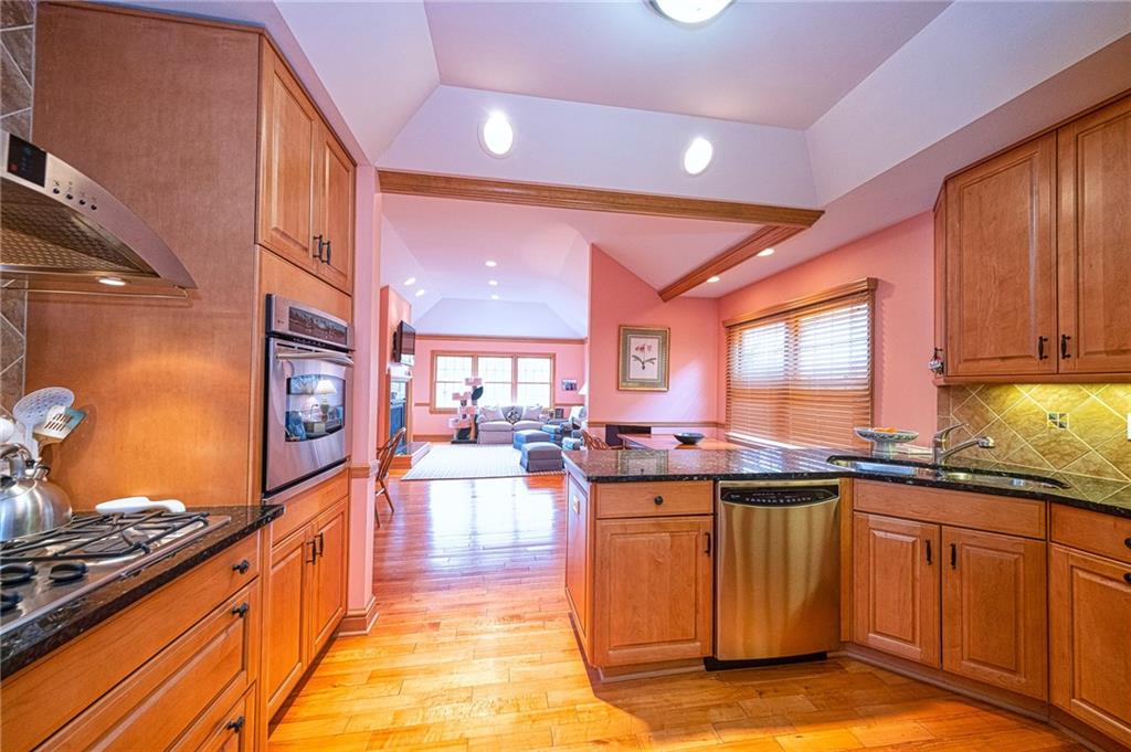 515 Farndale Road Pittsburgh, PA 15215 - Photo 6 of 25 Gallery Image 6
