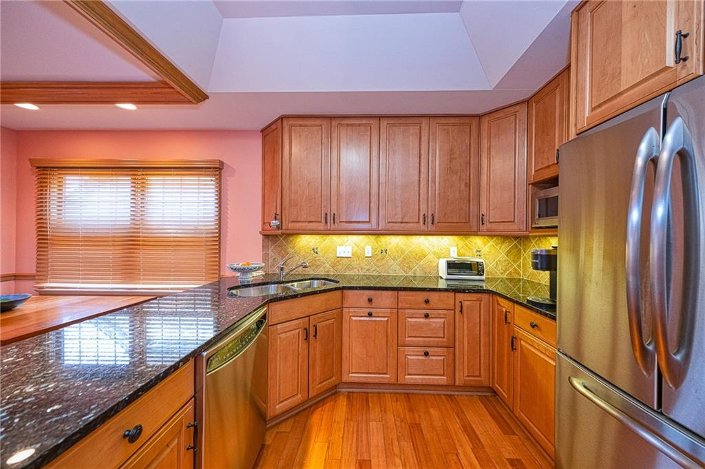 515 Farndale Road Pittsburgh, PA 15215 - Photo 8 of 25 Gallery Image 8