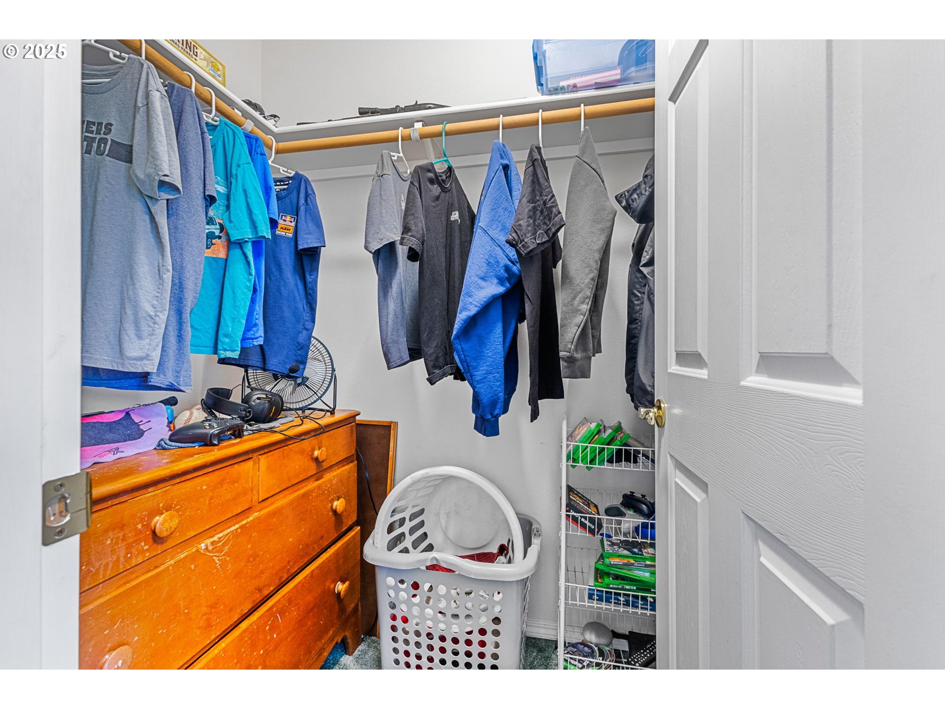 17576 North Abiqua Road Silverton, OR 97381 - Photo 14 of 40 a view of walk in closet with clothes