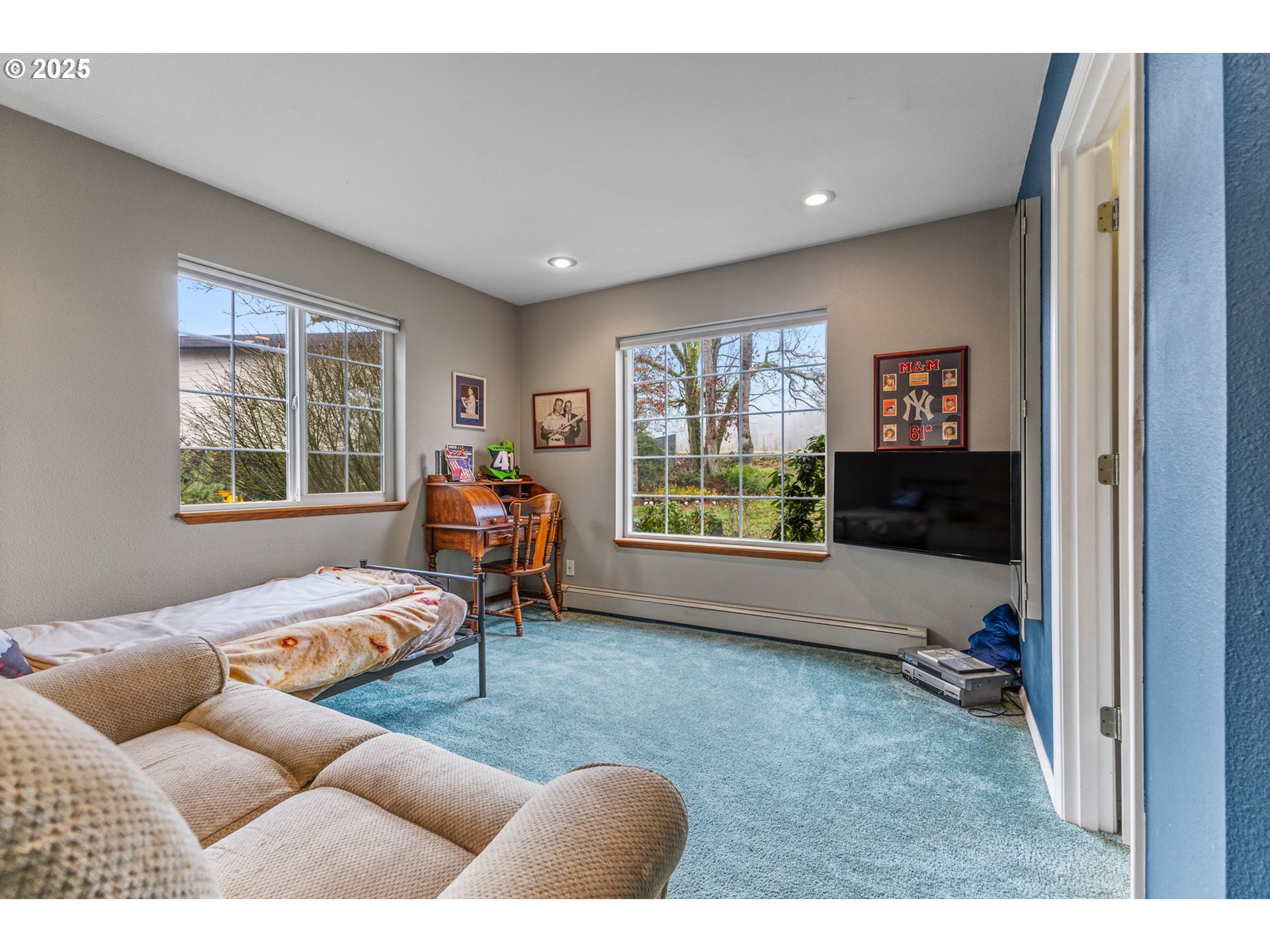 17576 North Abiqua Road Silverton, OR 97381 - Photo 16 of 40 a living room with furniture and a window