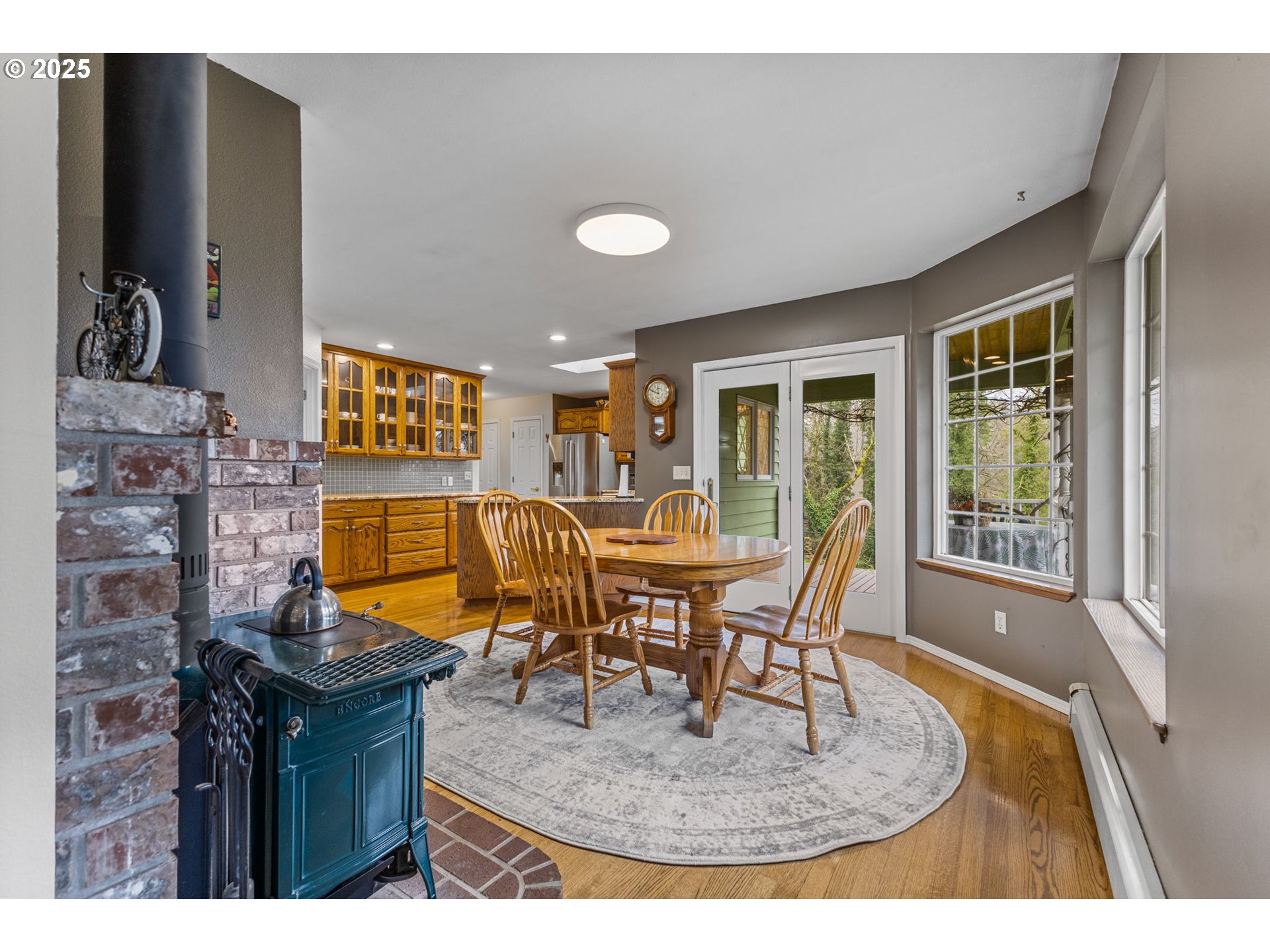 17576 North Abiqua Road Silverton, OR 97381 - Photo 8 of 40 a view of a dining room with furniture