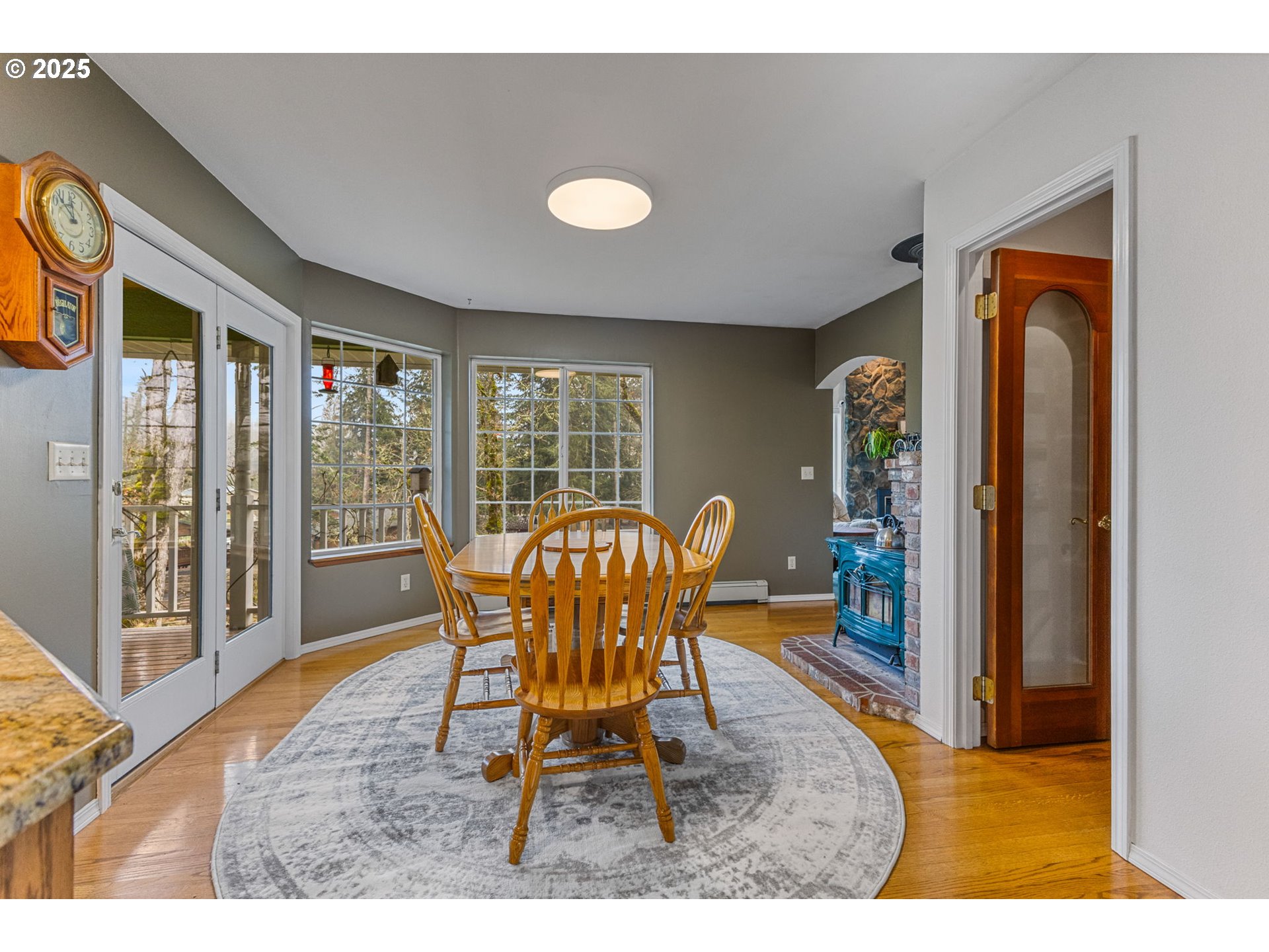 17576 North Abiqua Road Silverton, OR 97381 - Photo 9 of 40 a dining room with furniture and wooden floor