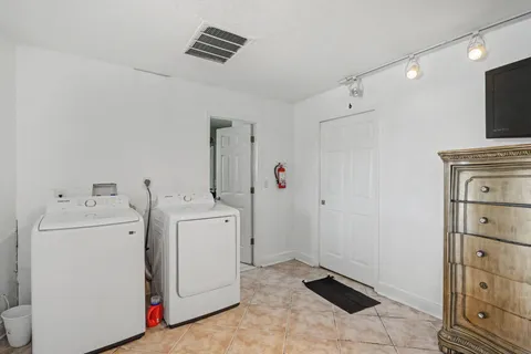 $575,000 | 1400 Cardinal Lane, Lantana, FL 33462