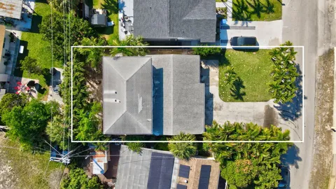 $575,000 | 1400 Cardinal Lane, Lantana, FL 33462