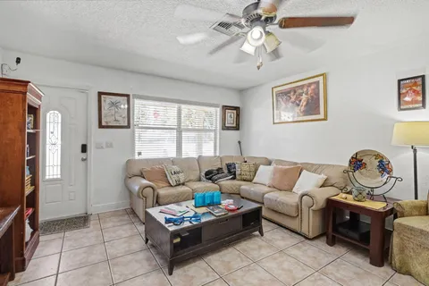 $575,000 | 1400 Cardinal Lane, Lantana, FL 33462