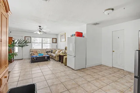 $575,000 | 1400 Cardinal Lane, Lantana, FL 33462