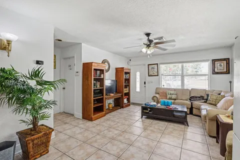 $575,000 | 1400 Cardinal Lane, Lantana, FL 33462