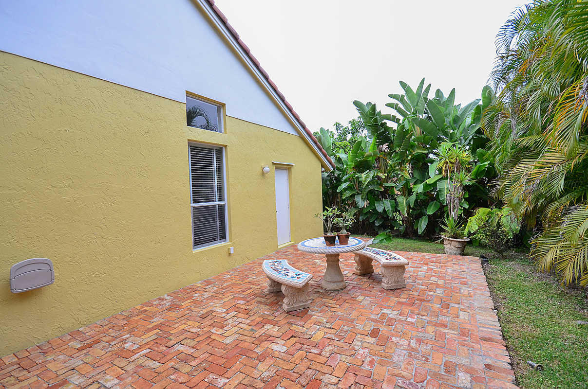 10528 Maple Chase Drive Boca Raton, FL 33498 - Photo 37 of 40 tes37