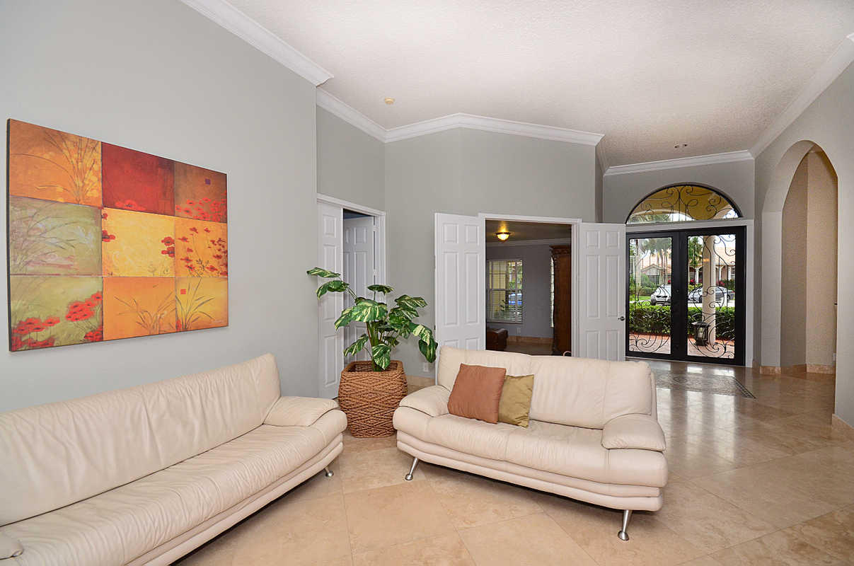 10528 Maple Chase Drive Boca Raton, FL 33498 - Photo 4 of 40 tes4