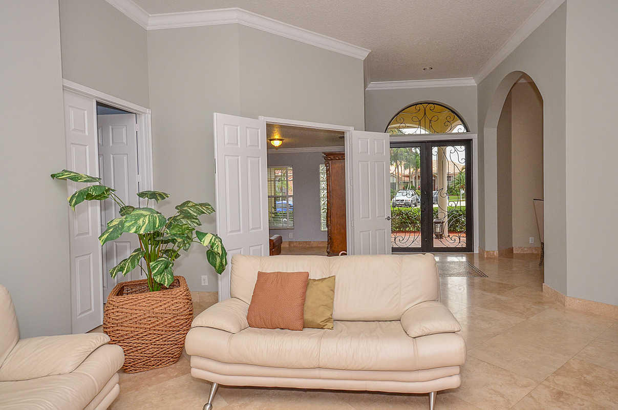 10528 Maple Chase Drive Boca Raton, FL 33498 - Photo 5 of 40 tes5